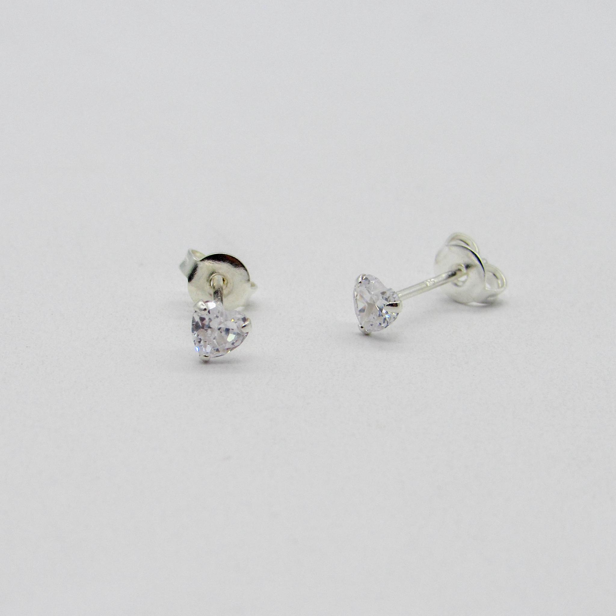 AROS CUBIC CORAZON GRIFAS 4MM /PLATA